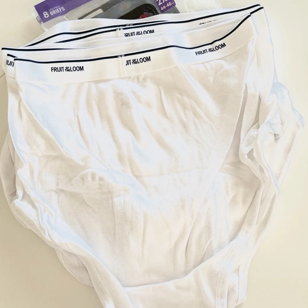 Fruit of the Loom 4-pack tag-free briefs in size 2XL (44-46